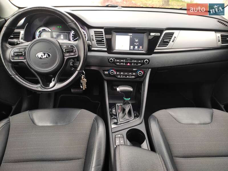 Позашляховик / Кросовер Kia Niro 2017 в Звягелі