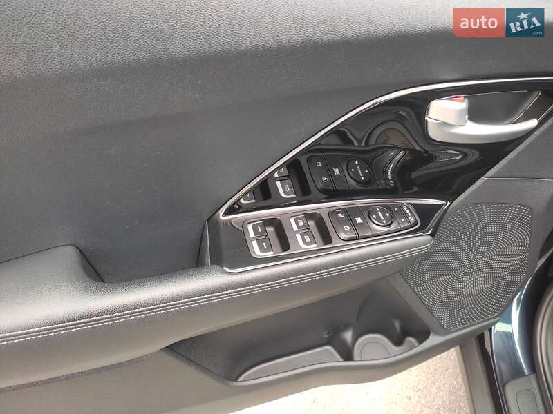 Позашляховик / Кросовер Kia Niro 2017 в Звягелі