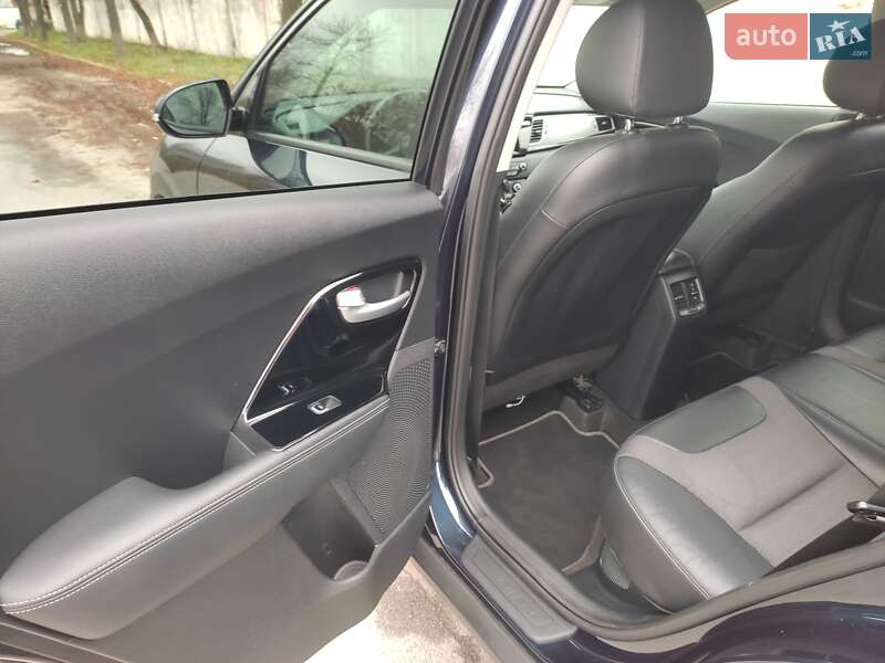 Позашляховик / Кросовер Kia Niro 2017 в Звягелі