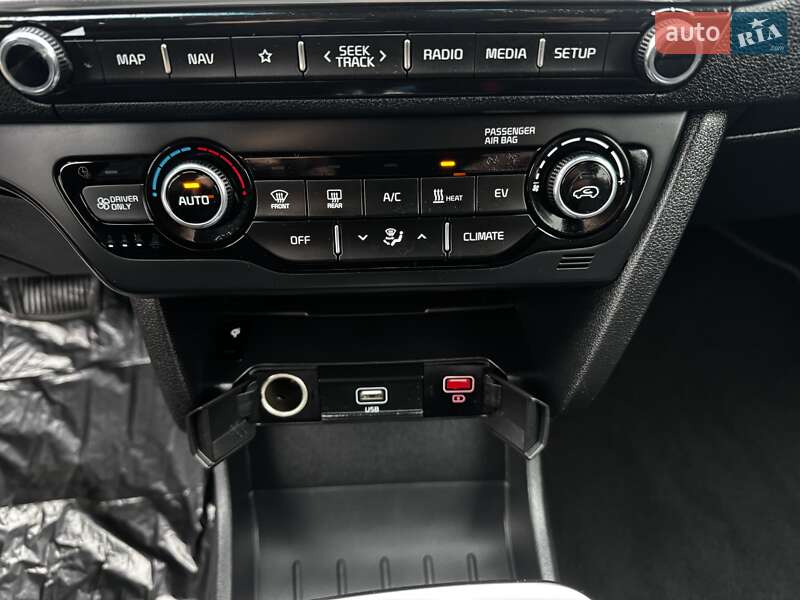 Внедорожник / Кроссовер Kia Niro 2020 в Казатине