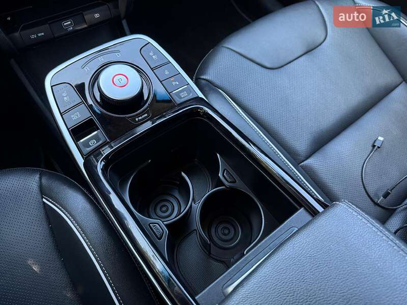 Внедорожник / Кроссовер Kia Niro 2020 в Краснограде