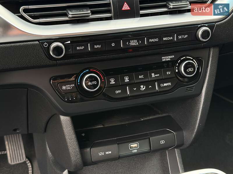 Внедорожник / Кроссовер Kia Niro 2020 в Черновцах