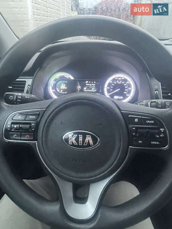 Внедорожник / Кроссовер Kia Niro 2017 в Чернигове