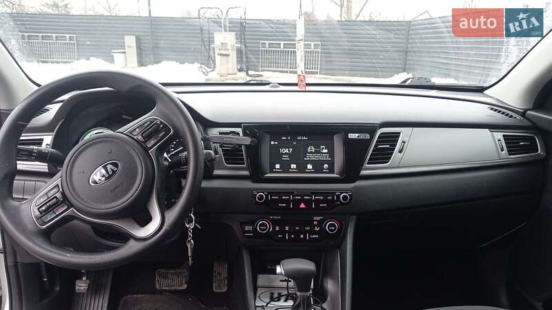 Позашляховик / Кросовер Kia Niro 2017 в Івано-Франківську