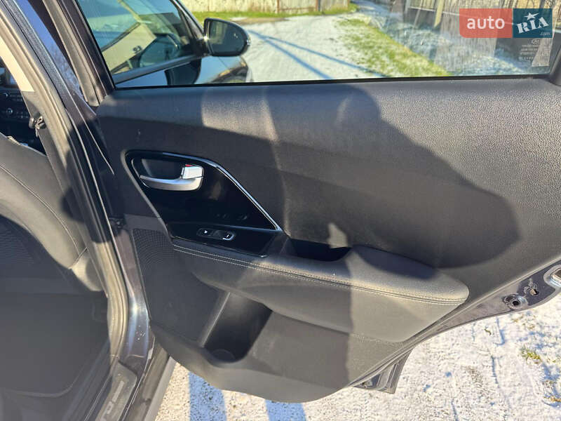 Позашляховик / Кросовер Kia Niro 2019 в Виноградові