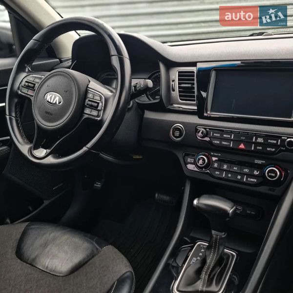 Внедорожник / Кроссовер Kia Niro 2017 в Кременчуге
