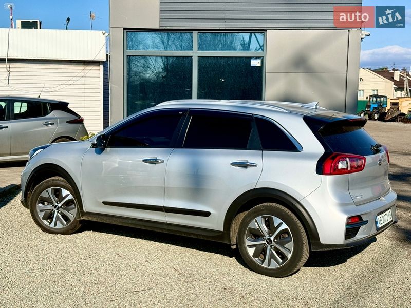Внедорожник / Кроссовер Kia Niro 2018 в Днепре фото 2 Внедорожник / Кроссовер Kia Niro 2018 в Днепре