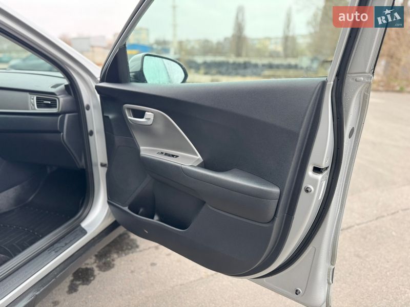 Позашляховик / Кросовер Kia Niro 2017 в Одесі