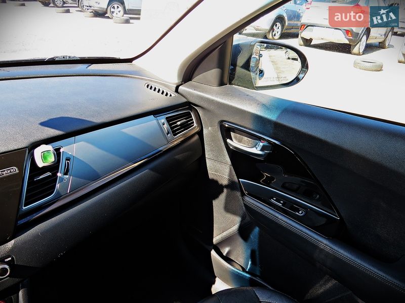 Внедорожник / Кроссовер Kia Niro 2019 в Черкассах фото 16 Внедорожник / Кроссовер Kia Niro 2019 в Черкассах