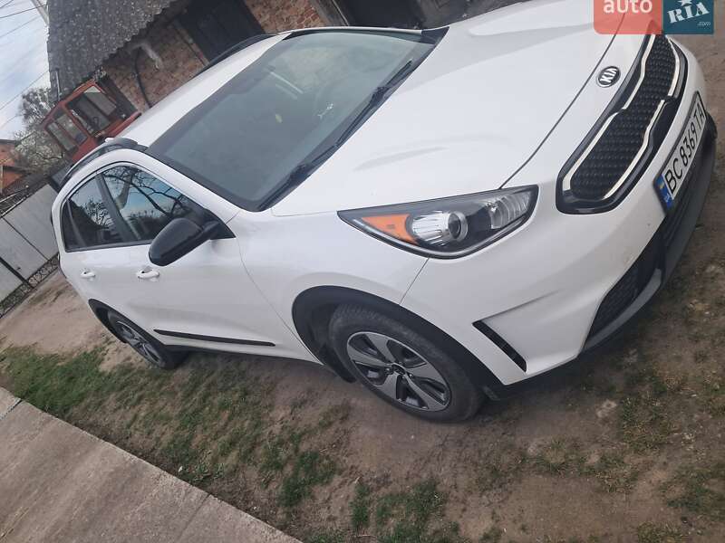 Позашляховик / Кросовер Kia Niro 2017 в Золочеві фото 4 Позашляховик / Кросовер Kia Niro 2017 в Золочеві