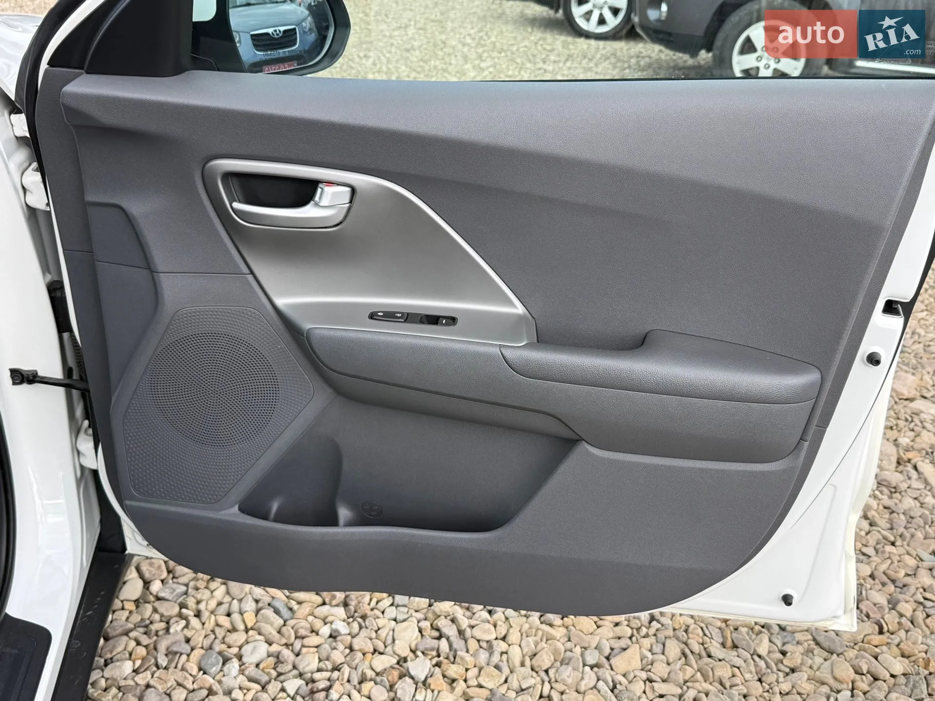 2017 Kia Niro - мініатюра 27