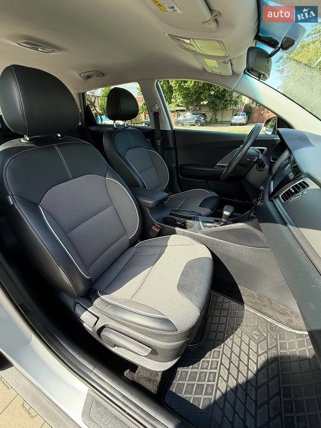2017 Kia Niro - мініатюра 18