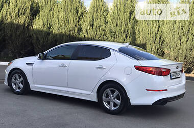 Седан Kia Optima 2015 в 