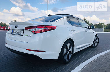 Седан Kia Optima 2013 в 