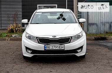 Седан Kia Optima 2012 в Южноукраинске