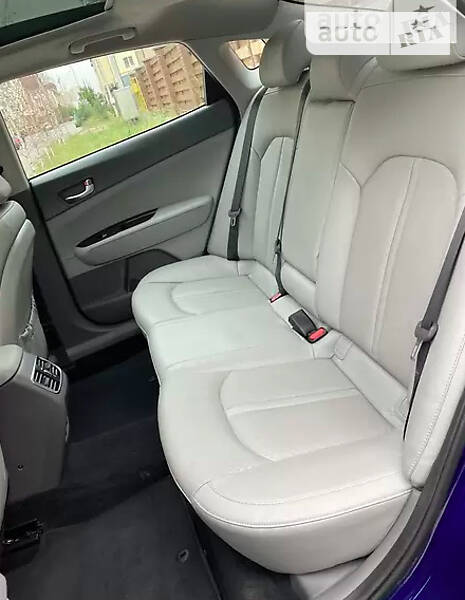 Седан Kia Optima 2016 в Киеве