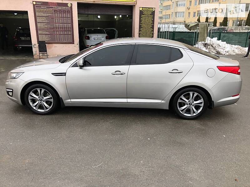 Седан Kia Optima 2011 в Киеве