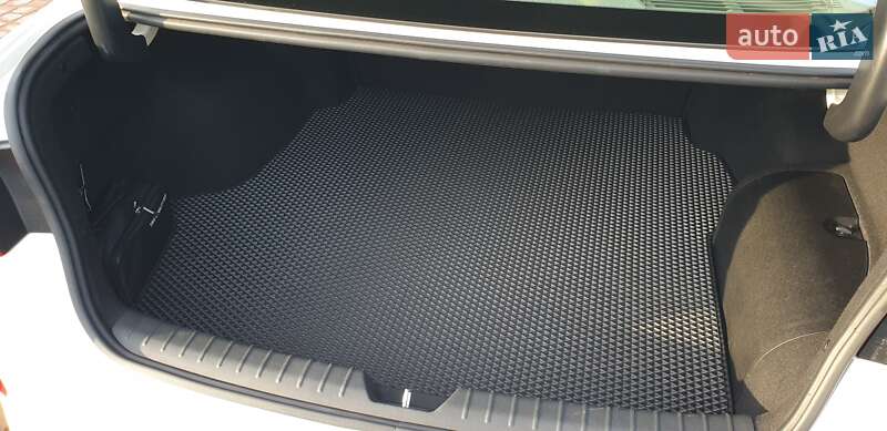 Седан Kia Optima 2016 в Івано-Франківську