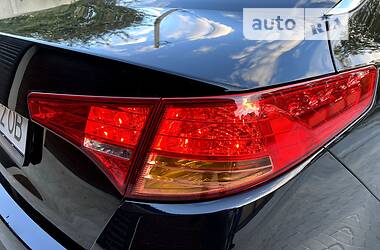 Седан Kia Optima 2012 в 