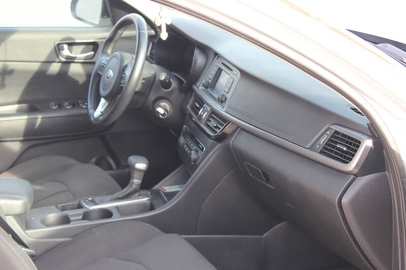 Седан Kia Optima 2017 в Дунаевцах