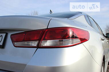 Седан Kia Optima 2017 в Хмельницком