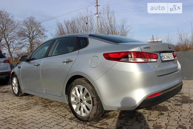 Седан Kia Optima 2017 в Дунаевцах