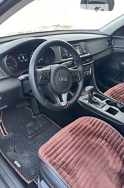 Седан Kia Optima 2016 в 
