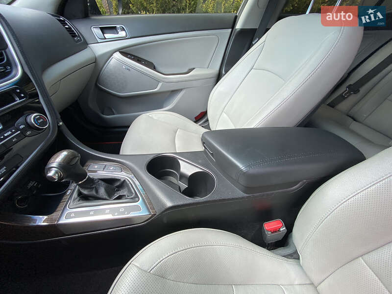 Седан Kia Optima 2015 в Львове