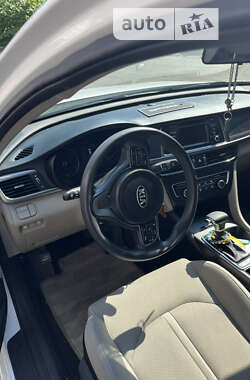 Седан Kia Optima 2016 в 