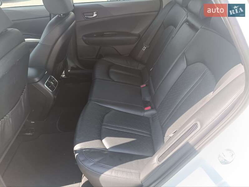 Седан Kia Optima 2017 в Ровно