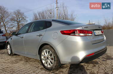 Седан Kia Optima 2017 в Дунаевцах