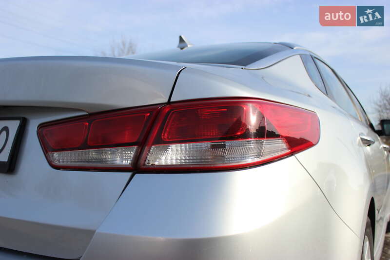 Седан Kia Optima 2017 в Дунаївцях