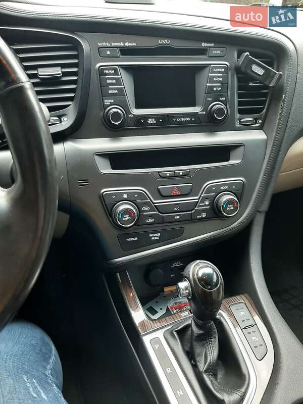 Седан Kia Optima 2012 в Львове
