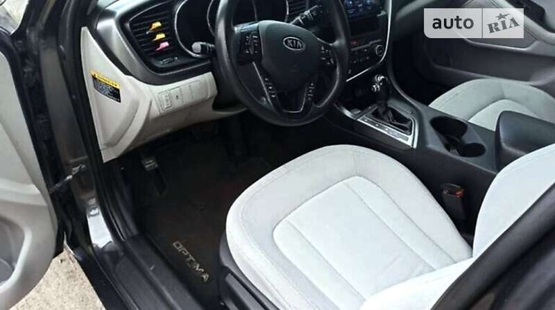 Седан Kia Optima 2011 в Украинке