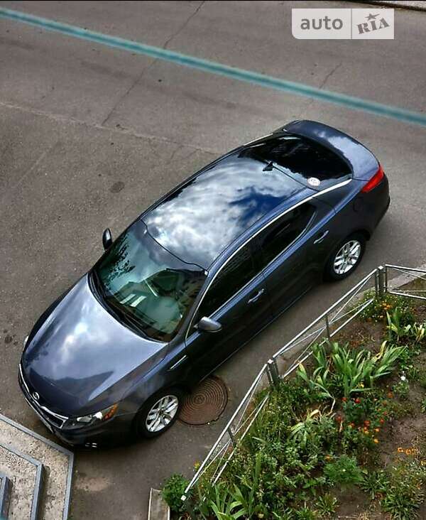 Седан Kia Optima 2011 в Украинке