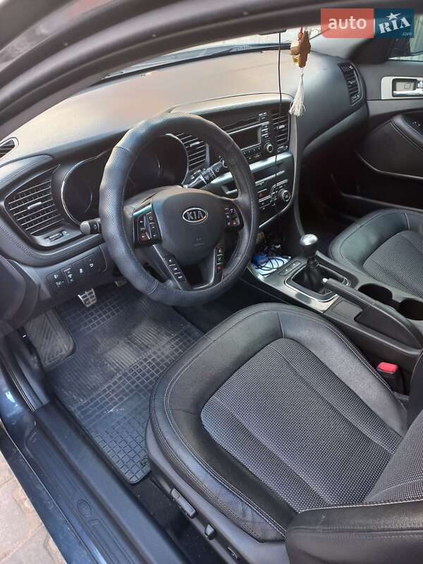 Седан Kia Optima 2012 в Хмельницком