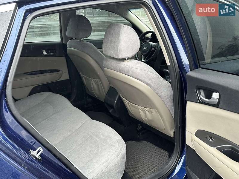 Седан Kia Optima 2015 в Киеве