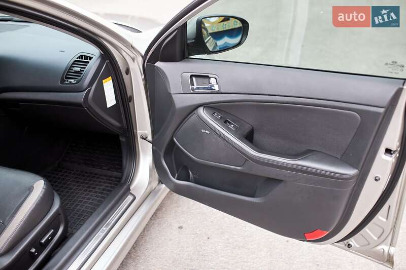 Седан Kia Optima 2013 в Киеве