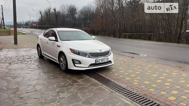 Седан Kia Optima 2015 в Сваляве