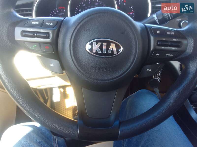 Седан Kia Optima 2015 в Изяславе