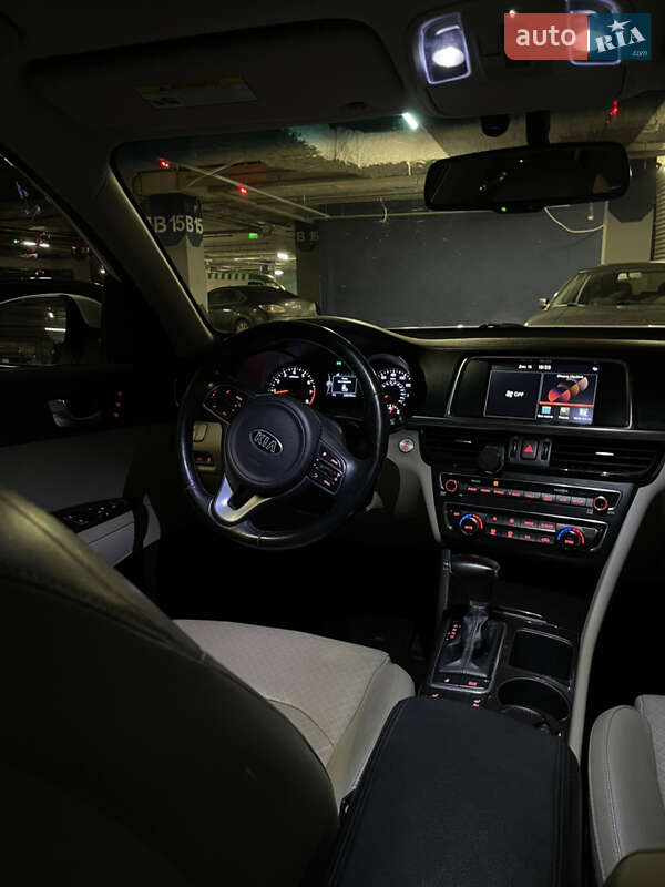 Седан Kia Optima 2016 в Киеве