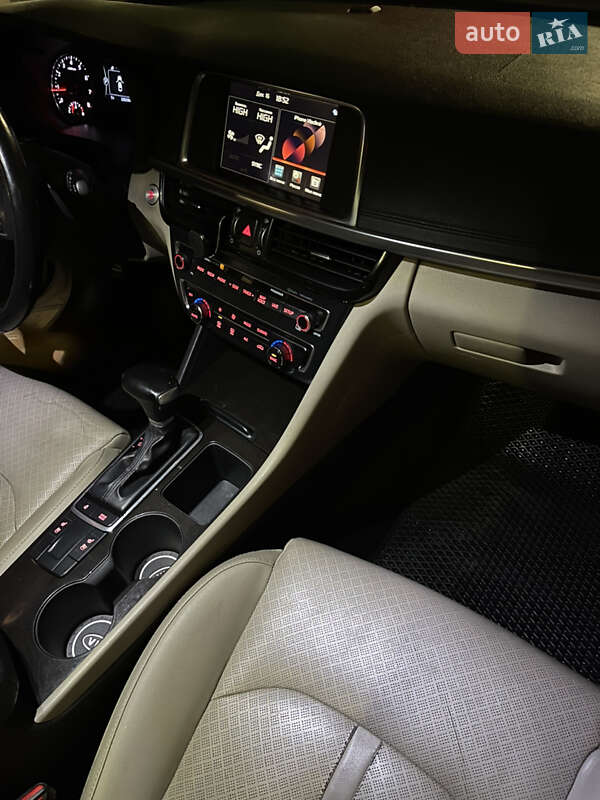 Седан Kia Optima 2016 в Киеве