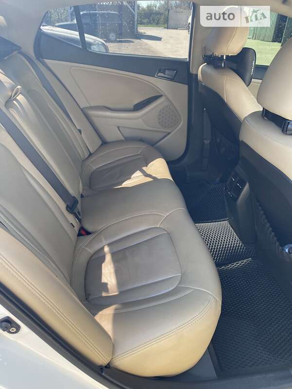 Седан Kia Optima 2010 в Мерефа
