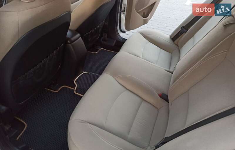 Седан Kia Optima 2014 в Виннице