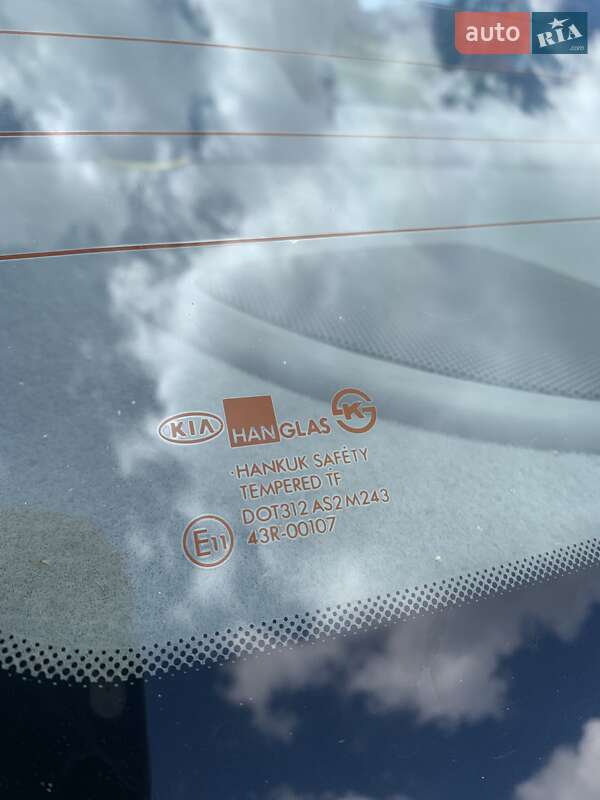 Седан Kia Optima 2000 в Львове