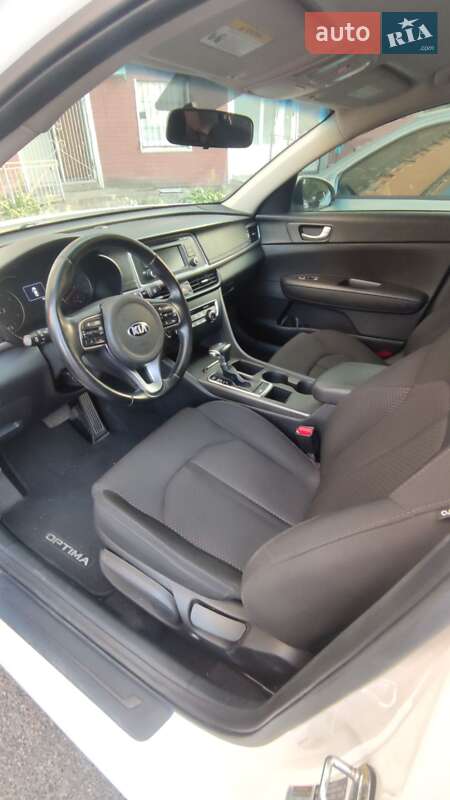 Седан Kia Optima 2016 в Киеве