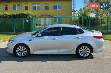 Седан Kia Optima 2017 в Тячеве