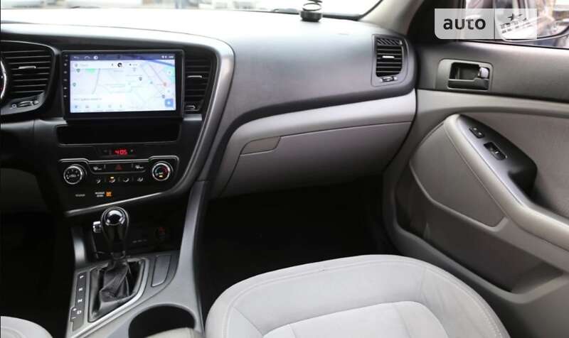 Седан Kia Optima 2011 в Украинке