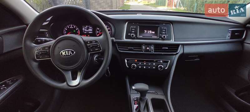 Седан Kia Optima 2016 в Ровно