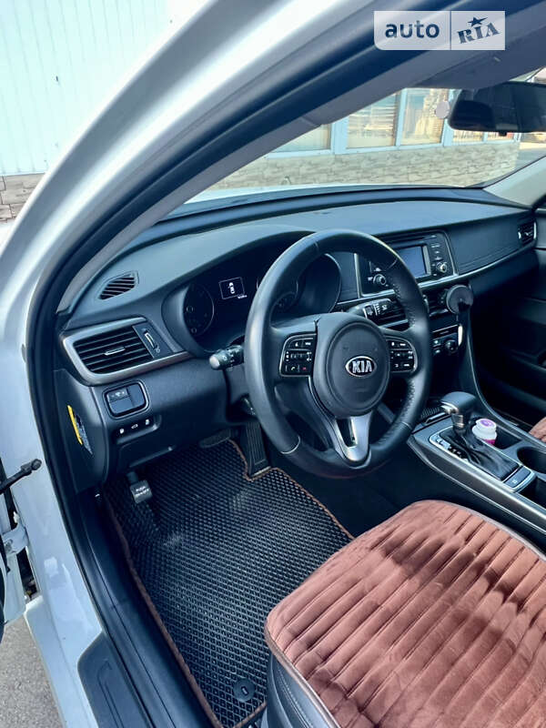 Седан Kia Optima 2016 в Полтаве